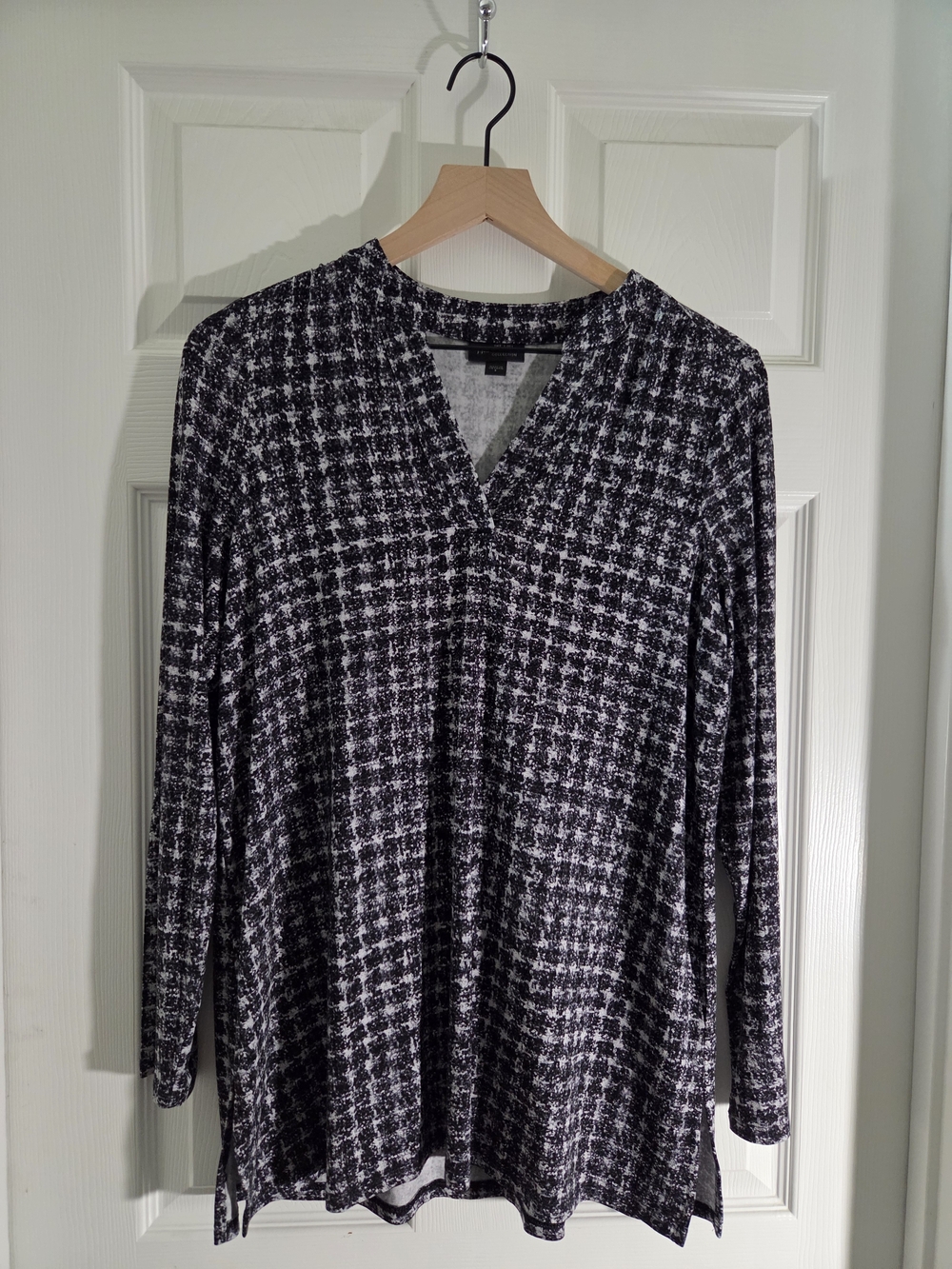J. Jill Black & White Houndstooth V-Neck Tunic Top